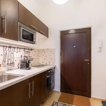 P34 Pannonia Apartment *