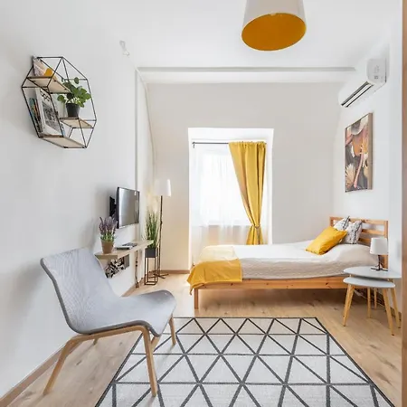 P34 Pannonia Apartment *